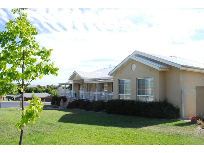 2 Cypress Crescent, Bathurst NSW 2795