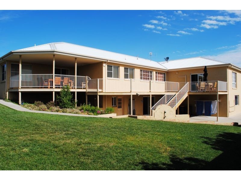 2 Cypress Crescent, Bathurst NSW 2795