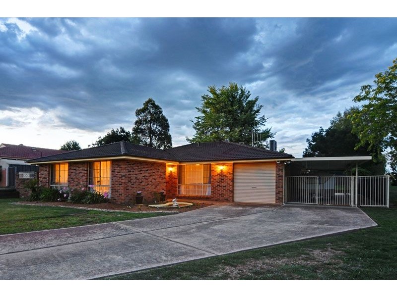 6 Sirius Close, Orange NSW 2800