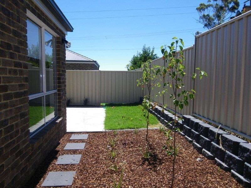 2/24 Wakeford Street, Orange NSW 2800