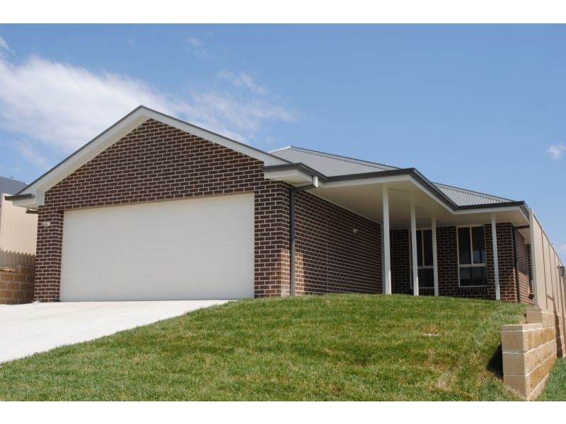 2 Wattle Close, Bathurst NSW 2795