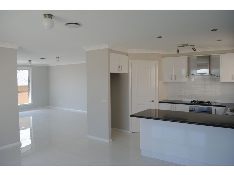 2 Wattle Close, Bathurst NSW 2795