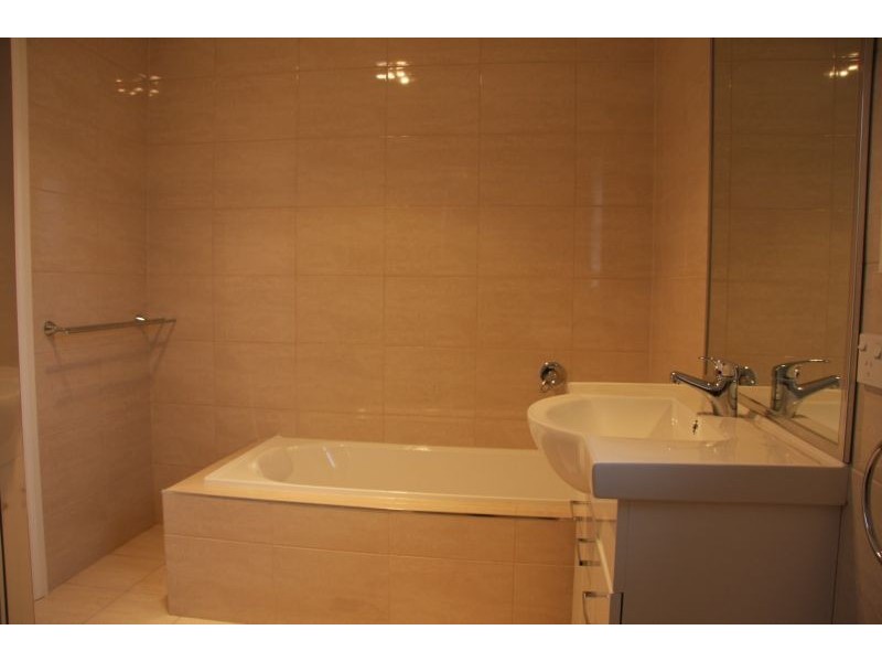 8/190 Gilmour Street, Bathurst NSW 2795