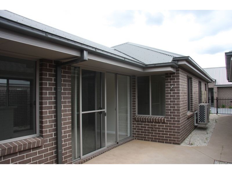 8/190 Gilmour Street, Bathurst NSW 2795
