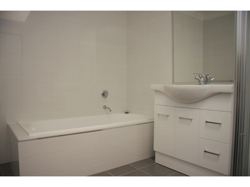 11/190 Gilmour Street, Bathurst NSW 2795