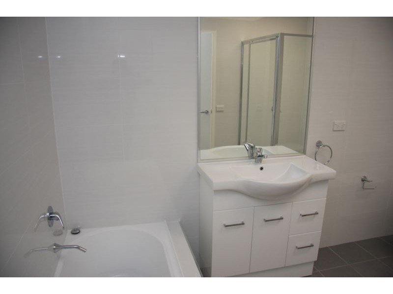 11/190 Gilmour Street, Bathurst NSW 2795