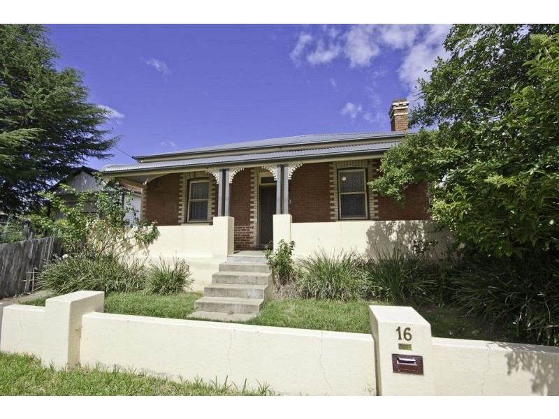16 Vittoria Street, Bathurst NSW 2795