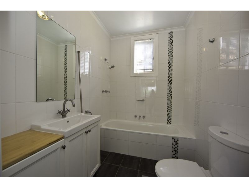 16 Vittoria Street, Bathurst NSW 2795