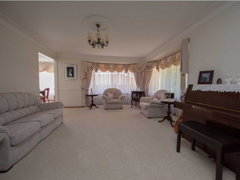 9 Braemar Circuit, Orange NSW 2800