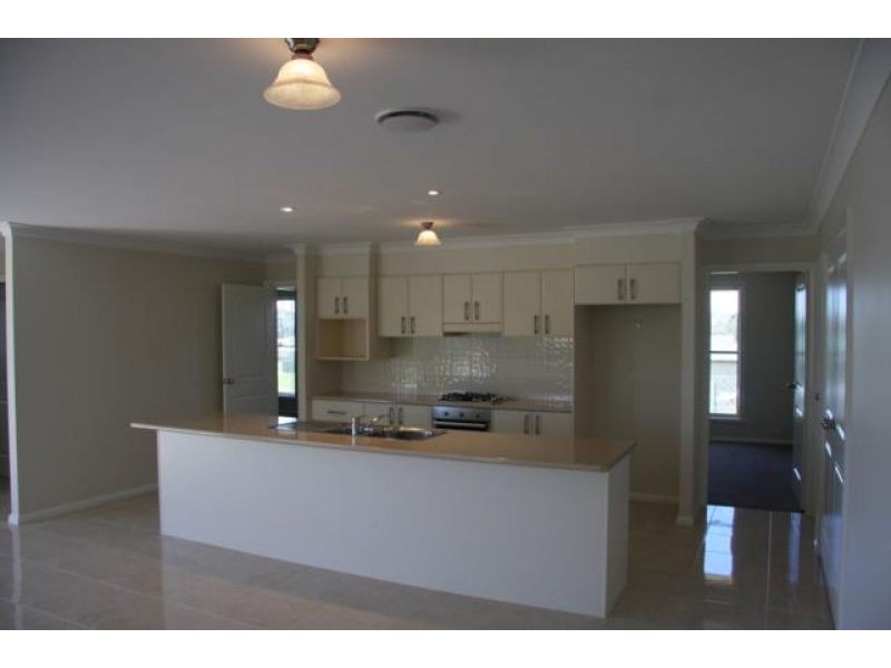 11 Oliver Street, Blayney NSW 2799
