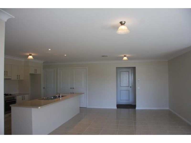 11 Oliver Street, Blayney NSW 2799