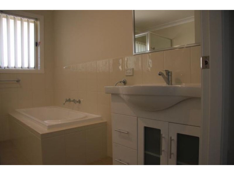 11 Oliver Street, Blayney NSW 2799