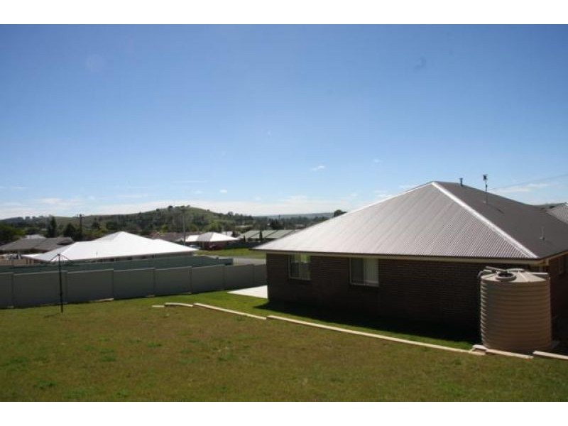 11 Oliver Street, Blayney NSW 2799