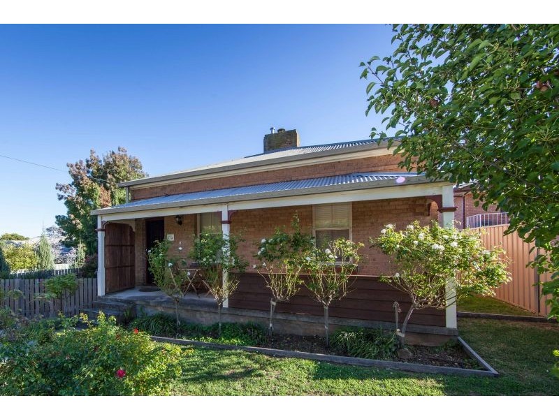 17a Icely Road, Orange NSW 2800