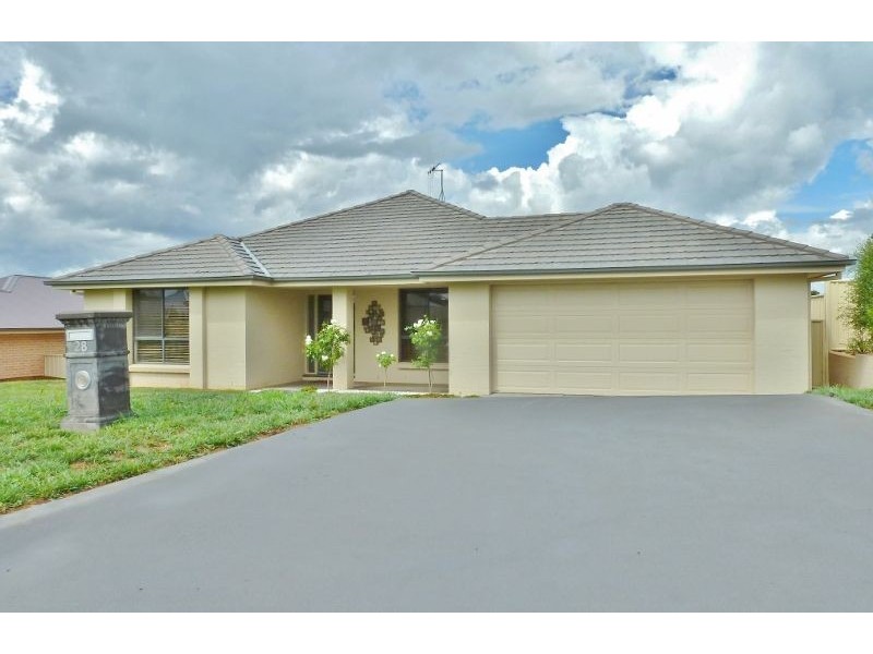28 George Weily Place, Orange NSW 2800