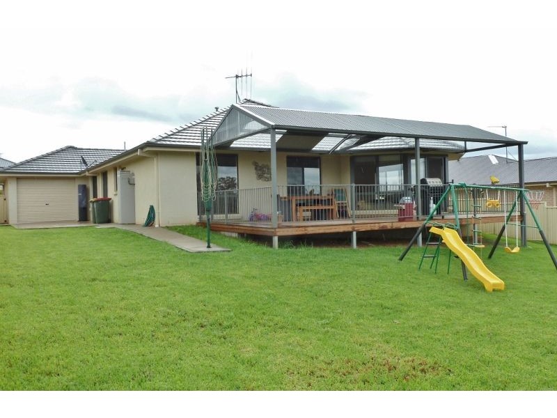 28 George Weily Place, Orange NSW 2800