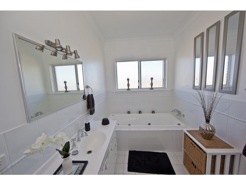 50 Ilumba Way, Bathurst NSW 2795