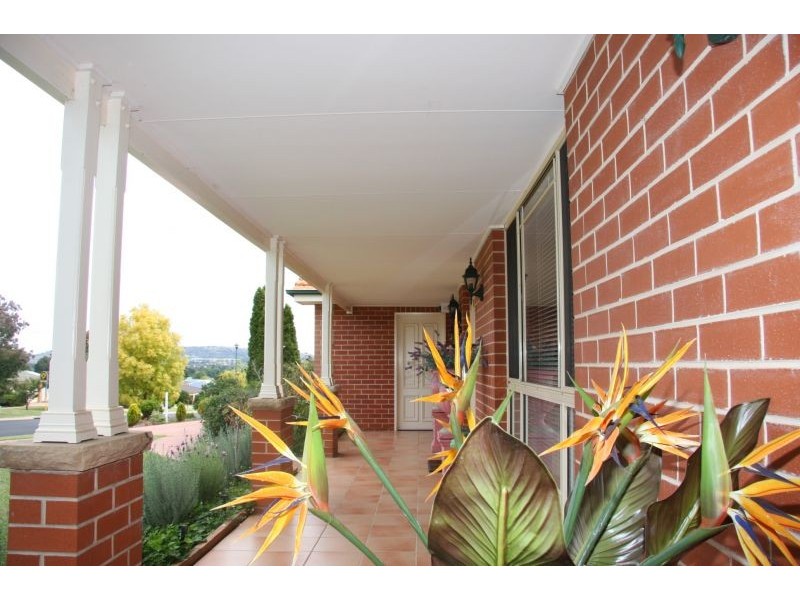 17 Jagoe Drive, Bathurst NSW 2795