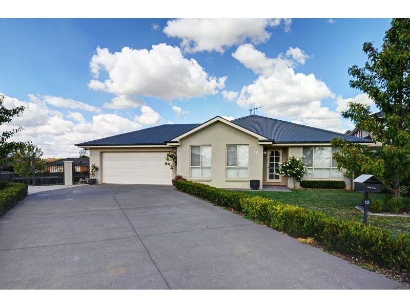 12 McCarron Place, Orange NSW 2800