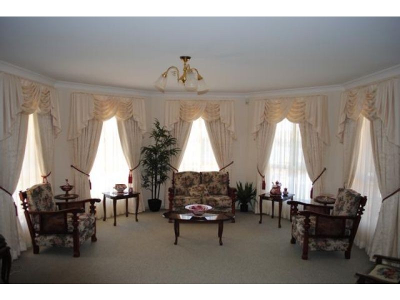 14 Piggott Place, Blayney NSW 2799