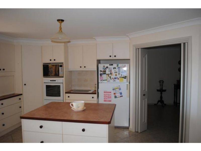 14 Piggott Place, Blayney NSW 2799