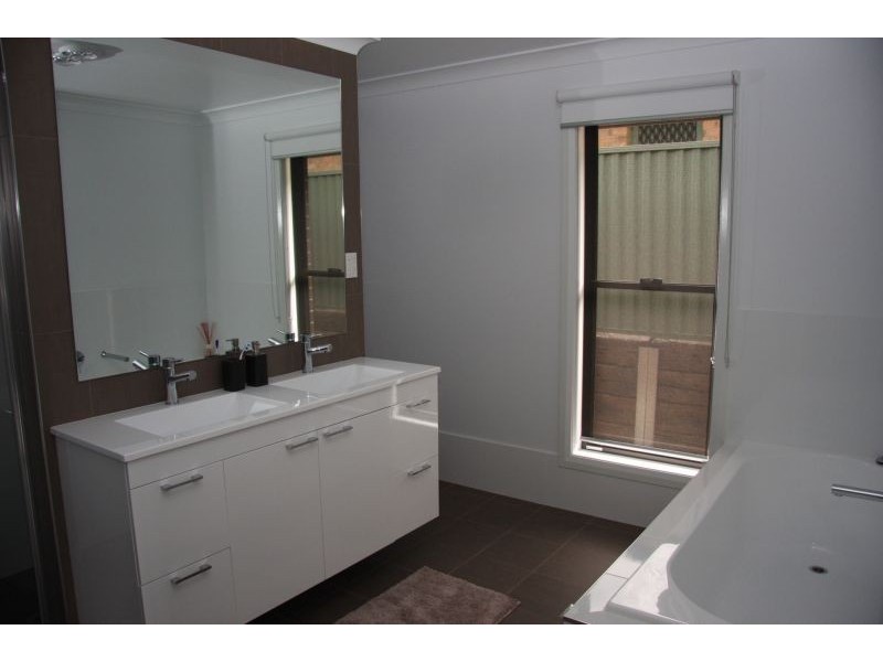 22 Arnold Court, Bathurst NSW 2795