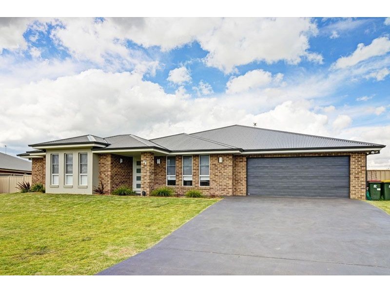 60 Carwoola Drive, Orange NSW 2800