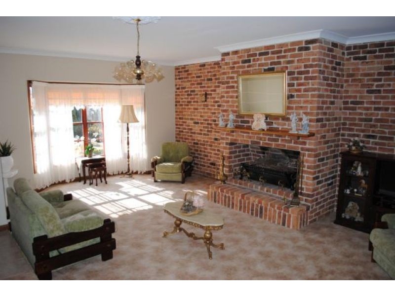 90 Windemere Drive, Bathurst NSW 2795