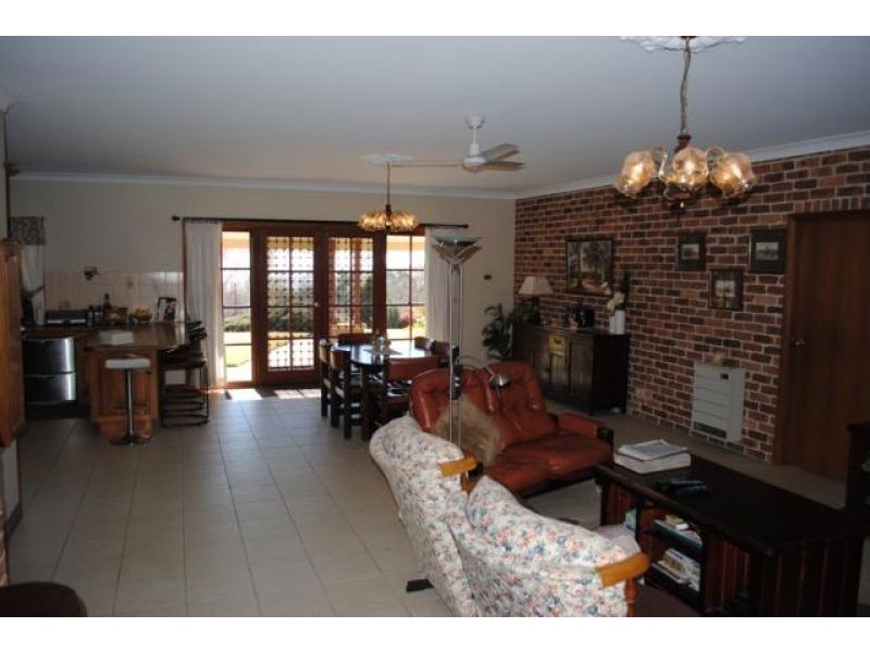 90 Windemere Drive, Bathurst NSW 2795