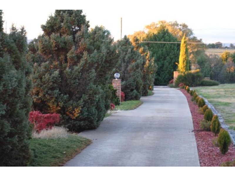 90 Windemere Drive, Bathurst NSW 2795