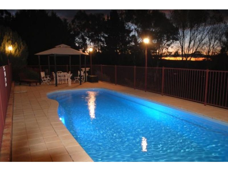 90 Windemere Drive, Bathurst NSW 2795