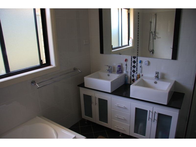 15 Marriott Avenue, Bathurst NSW 2795