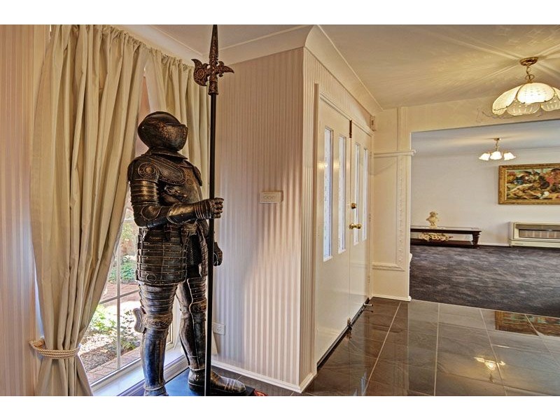 8 Yarawini Drive, Orange NSW 2800