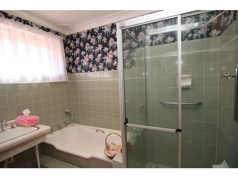 11 James Cook Crescent, Orange NSW 2800
