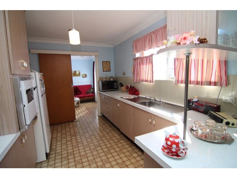 11 James Cook Crescent, Orange NSW 2800