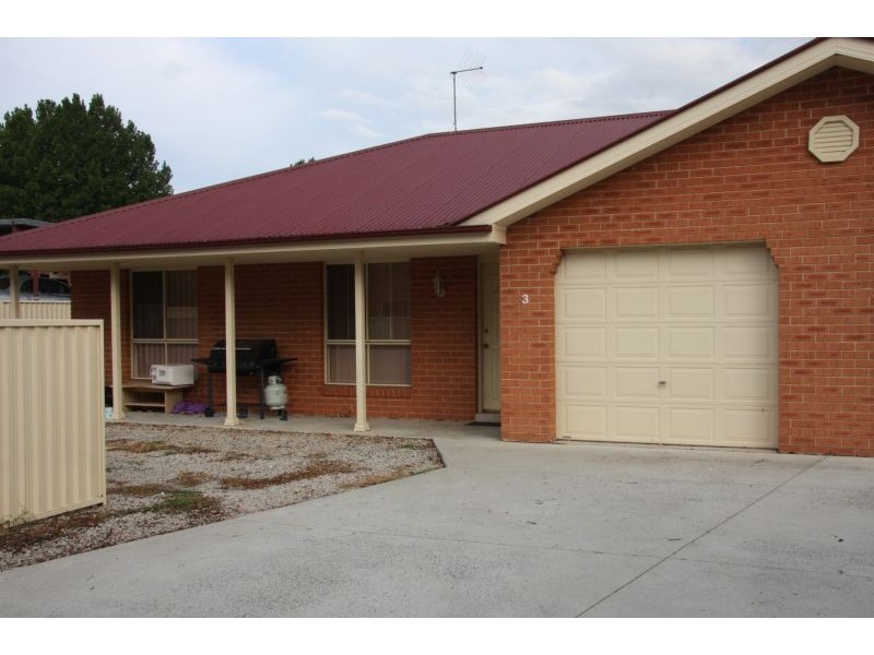 2/10 Seymour Street, Bathurst NSW 2795