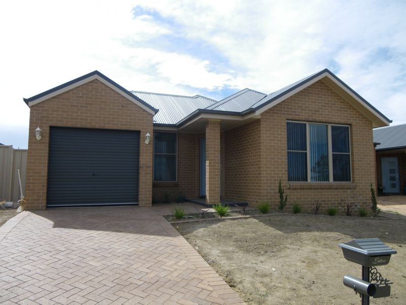 12 Begonia Street, Orange NSW 2800