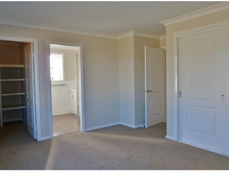 4 Pearl Court, Orange NSW 2800