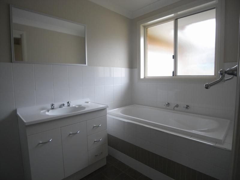 45 Fahy Crescent, Orange NSW 2800