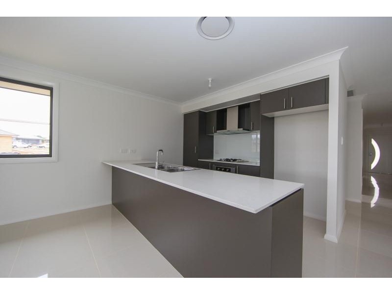 6 Molloy Drive, Orange NSW 2800