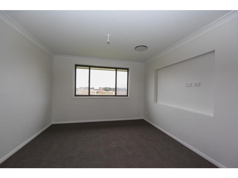 6 Molloy Drive, Orange NSW 2800