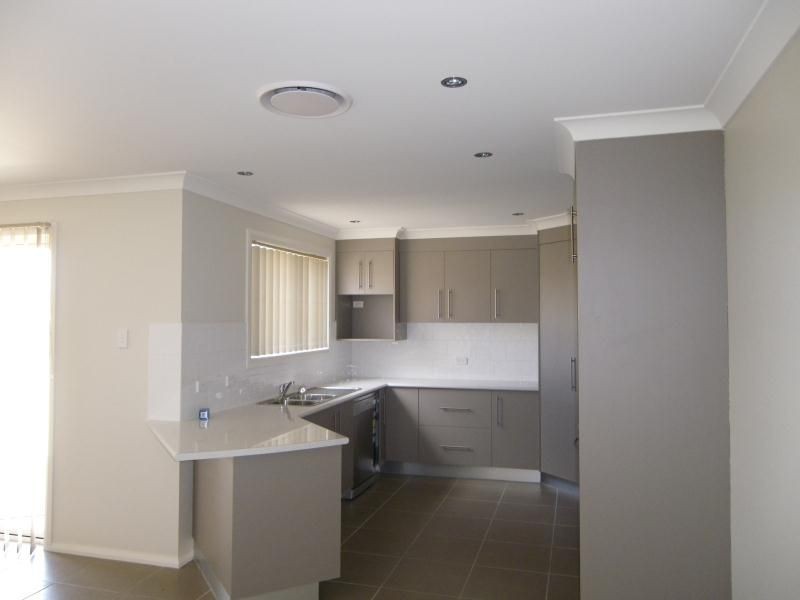 13 Romano Drive, Orange NSW 2800