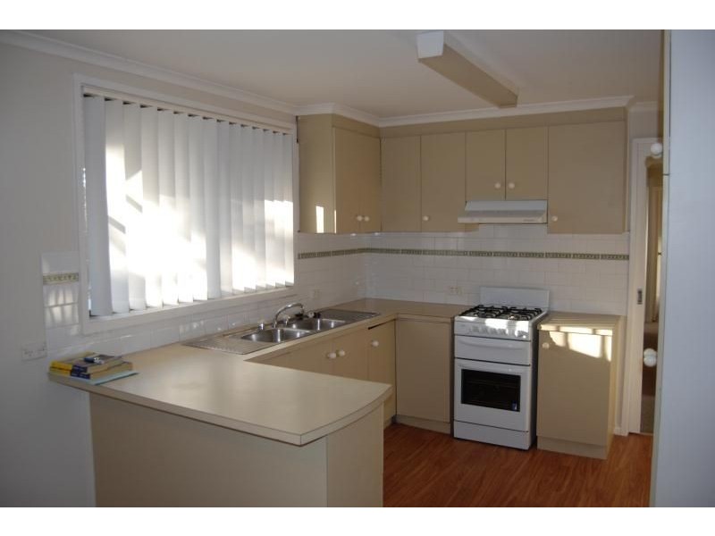 2 Woodbine Close, Orange NSW 2800