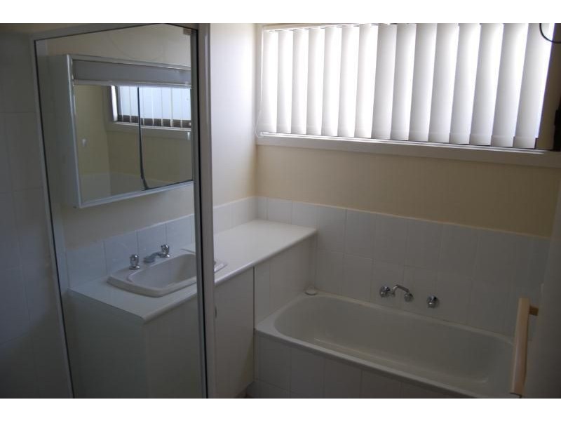 2 Woodbine Close, Orange NSW 2800