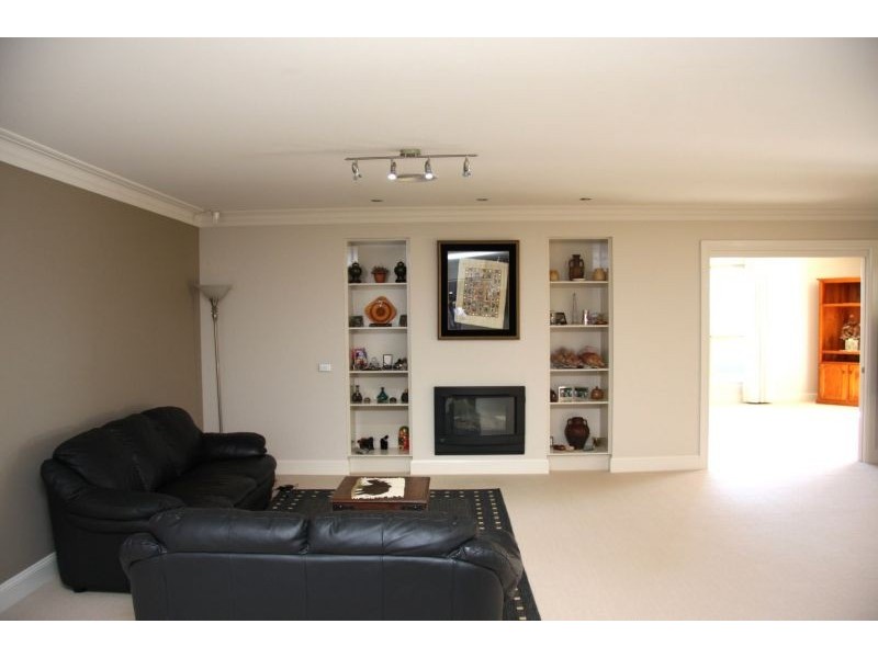 32 James Barnet Drive, Bathurst NSW 2795