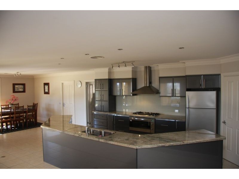 32 James Barnet Drive, Bathurst NSW 2795
