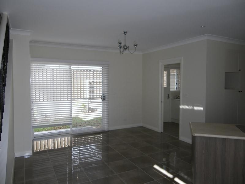 2/18 Whitney Place, Orange NSW 2800