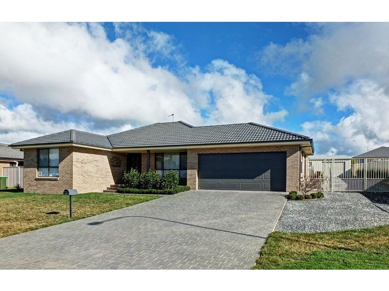 11 Garnet Street, Orange NSW 2800