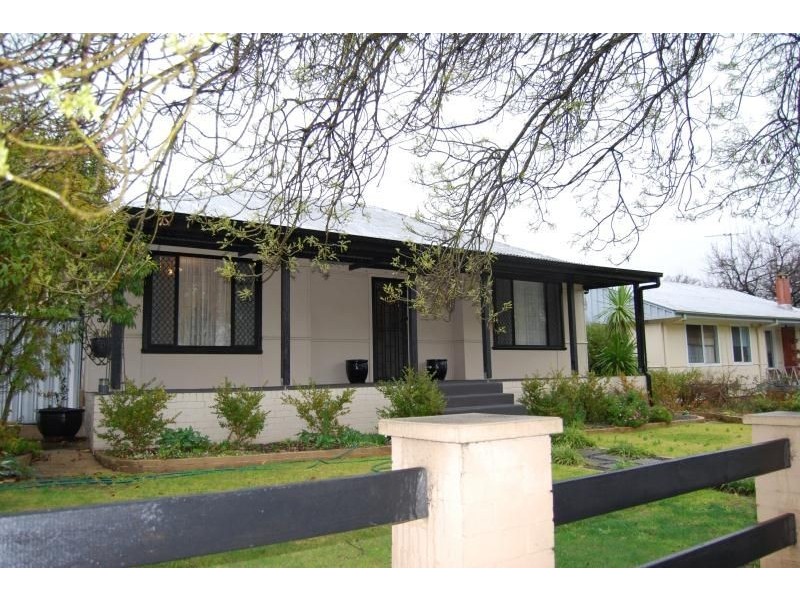 31 Burrendong Way, Orange NSW 2800