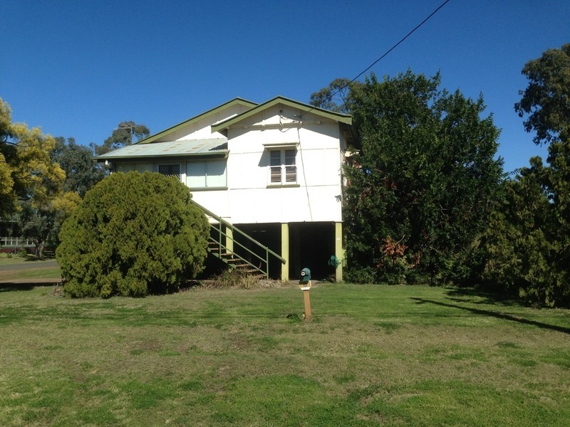 8 Bagot Street, Dalby QLD 4405